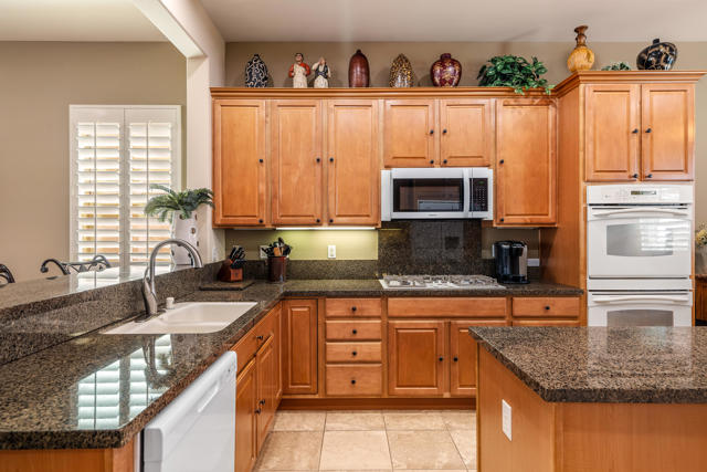 80132 Avenida Santa Olivia, Indio CA: https://media.crmls.org/mediaz/880315f3-ddcb-48c8-882a-a9e189fb8077.jpg
