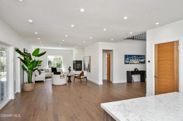 29677 Mulholland Highway, Agoura Hills CA: https://media.crmls.org/mediaz/88038b64-e76f-459b-8f33-789de517859d.jpg