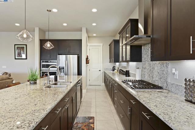 2595 Garden Farms Ave, Lathrop CA: https://media.crmls.org/mediaz/8803a63b-53b2-4638-a3d9-79c1ec7cb5d4.jpg