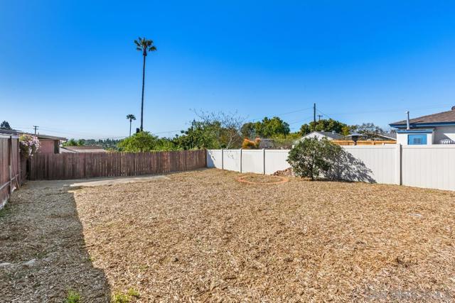 3669 Kalmia St, San Diego CA: https://media.crmls.org/mediaz/88042d57-3834-433c-a4ef-6f68d042f64f.jpg