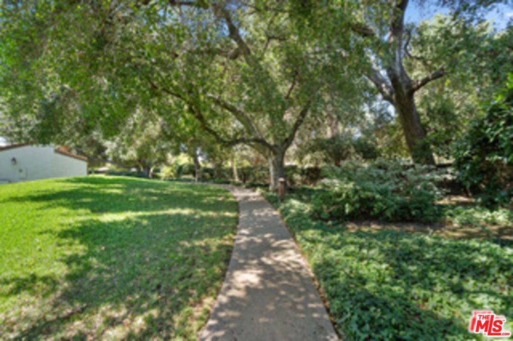 https://media.crmls.org/mediaz/8804e59d-e6f9-4450-a167-0663ae600a95.jpg?preset=X-Large