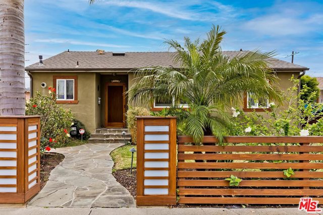 831 Appleby Street Venice, California Perfectly jewel boxed Venice home located on a quiet, tree-lined street. This magical three bedroom two and half bathroom home has been meticulously maintained. As soon as you walk through the front door you instantly feel the warmth and charm. Beautiful chefs kitchen that seamlessly flows with dining room and living room. Transport yourself to the islands while sitting on the deck surrounded by Hawaiian flowers and palms. Pergola covered outdoor dining area This house is the ideal setting for California indoor outdoor living and entertaining. This oasis is not to be missed.