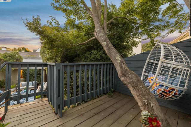 6040 LAWTON AVENUE, Oakland CA: https://media.crmls.org/mediaz/88051e0c-b29f-4e0a-8415-97d27a53a437.jpg