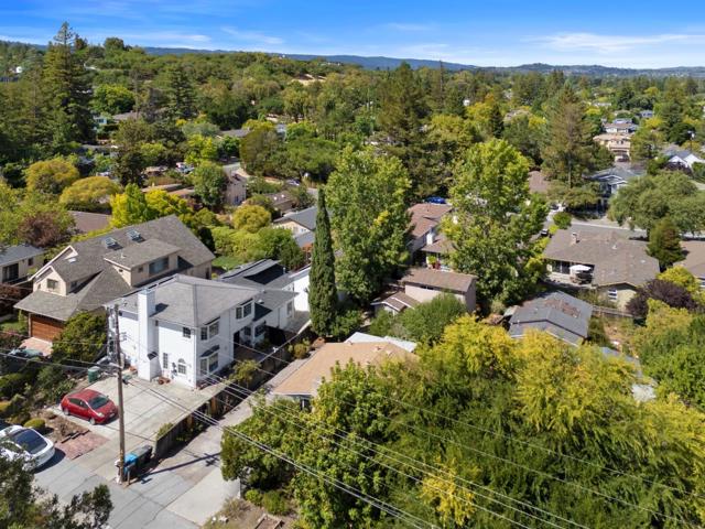 2160 Oakley Avenue, Menlo Park CA: https://media.crmls.org/mediaz/88054a6b-bf1e-4115-9f21-e1c1c4192ee0.jpg