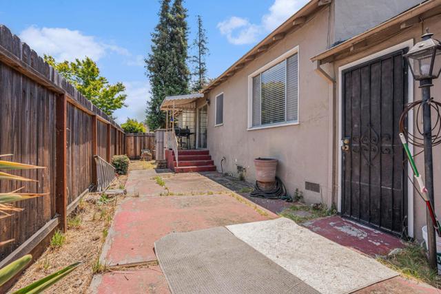 298 Bancroft Avenue, San Leandro CA: https://media.crmls.org/mediaz/8805f305-8111-40d4-9717-d3baa41898ae.jpg