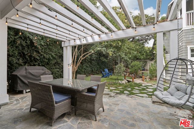 3143 Shelby Drive, Los Angeles CA: https://media.crmls.org/mediaz/880624be-b98a-4340-9f30-9474849214b2.jpg
