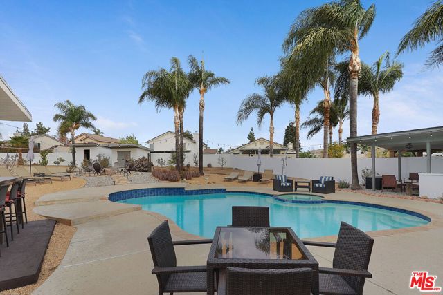 39665 Maple Leaf Court, Murrieta CA: https://media.crmls.org/mediaz/88065507-8bb8-45df-b55b-28bb09155776.jpg