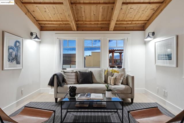 4428 Howe St, Oakland CA: https://media.crmls.org/mediaz/8806635c-9354-4966-97ab-79b2891e7458.jpg