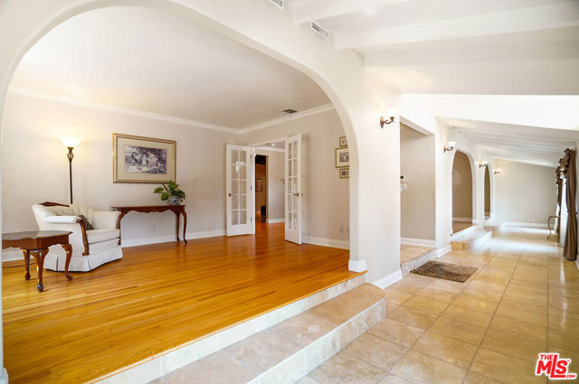 Image 8 of 58 For 10655 Camarillo Street