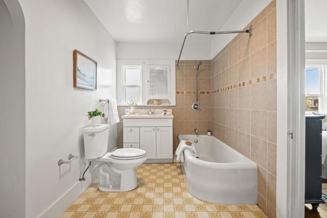 417 Belleville Boulevard, Half Moon Bay CA: https://media.crmls.org/mediaz/8806d896-1699-4742-9301-49a80a0962d0.jpg