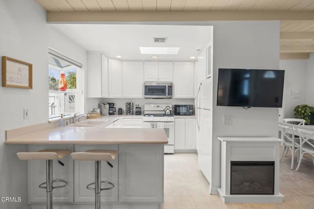 2036 Pierpont Boulevard, Ventura CA: https://media.crmls.org/mediaz/88072e39-490b-49fb-adeb-c04c75686218.jpg