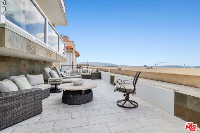 634 The Strand, Hermosa Beach, California 90254, 3 Bedrooms Bedrooms, ,2 BathroomsBathrooms,Residential,Sold,The Strand,22200669