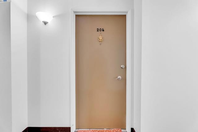 Image 17 of 22 For 398 Adams St  204