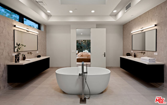 Drew Fenton | 505 Barrington Avenue Los Angeles CA | MLS: 7255319