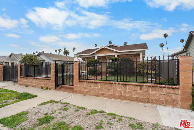 3941 2nd Avenue, Los Angeles CA: https://media.crmls.org/mediaz/88084662-8228-446a-91ef-07eca73146db.jpg