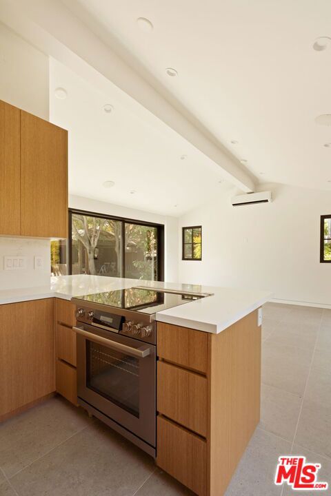 408 Linnie Canal, Venice CA: https://media.crmls.org/mediaz/88086594-5d79-4da5-a77b-90d18e72320d.jpg