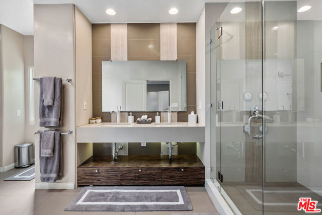 10023 Westwanda Drive, Beverly Hills CA: https://media.crmls.org/mediaz/880886be-f393-4bb3-bdd7-3fbc12c2d11e.jpg