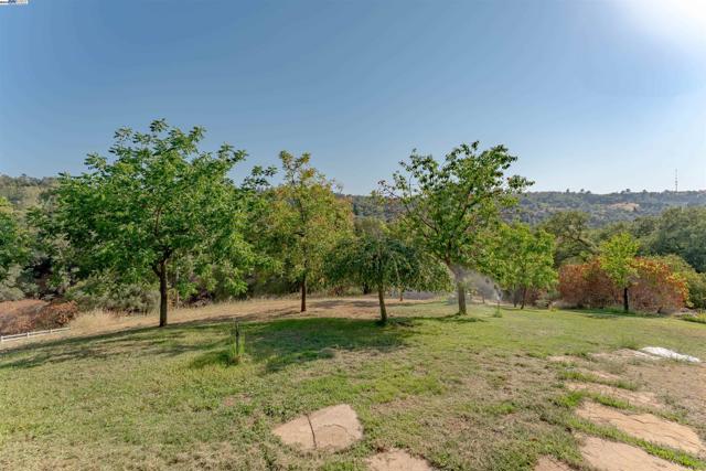 7745 Winter Snow Ct, Newcastle CA: https://media.crmls.org/mediaz/88091f49-cf44-4b8c-b3f1-b9c6df9631c7.jpg