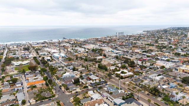 1215 17 Grand Ave, San Diego CA: https://media.crmls.org/mediaz/88097325-a5c4-4445-804d-7295a44ee289.jpg