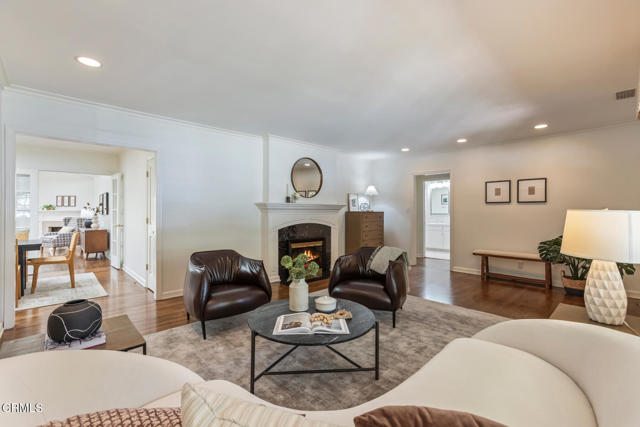 4650 Encinas Drive, La Canada Flintridge CA: https://media.crmls.org/mediaz/8809901d-6c1c-432b-944f-544d63444907.jpg