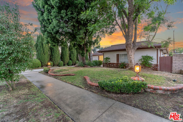 10037 Sunnybrae Avenue, Chatsworth CA: https://media.crmls.org/mediaz/880a059c-373a-4aed-8e62-b9ff579dc295.jpg