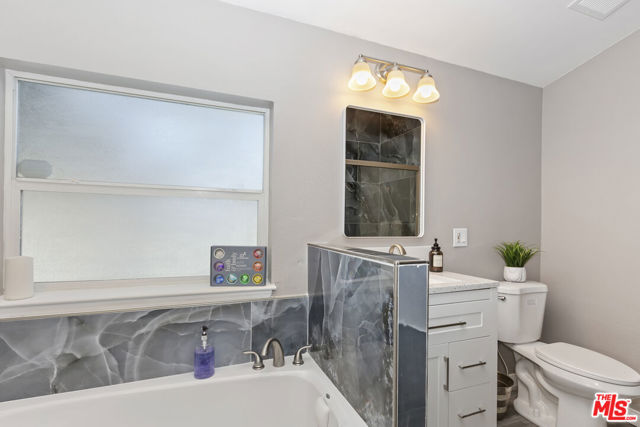 391 Montclair Drive, Big Bear City CA: https://media.crmls.org/mediaz/880a067c-32b5-4c69-8a86-b87301e74d52.jpg