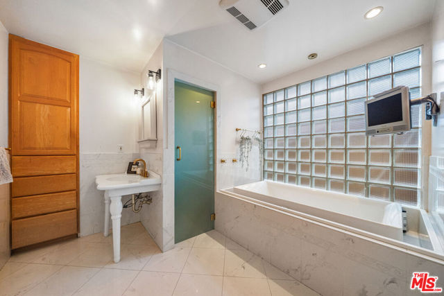 2838 Medill Place, Los Angeles CA: https://media.crmls.org/mediaz/880a3ac5-6edb-42c2-a610-2a95b30e53d6.jpg
