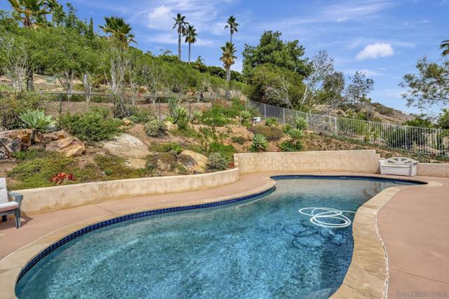 2106 Zachary Gln, Escondido CA: https://media.crmls.org/mediaz/880ab101-b84f-471d-9338-47fb318f443e.jpg