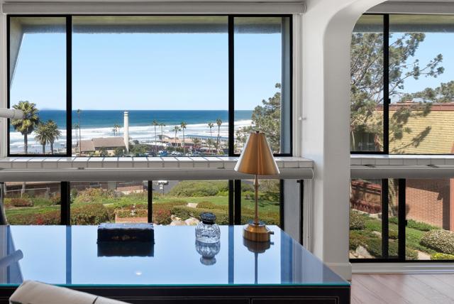 1552 Camino Del Mar, Del Mar CA: https://media.crmls.org/mediaz/880b02ad-c6b2-4ae5-9584-3b3a22b5990b.jpg