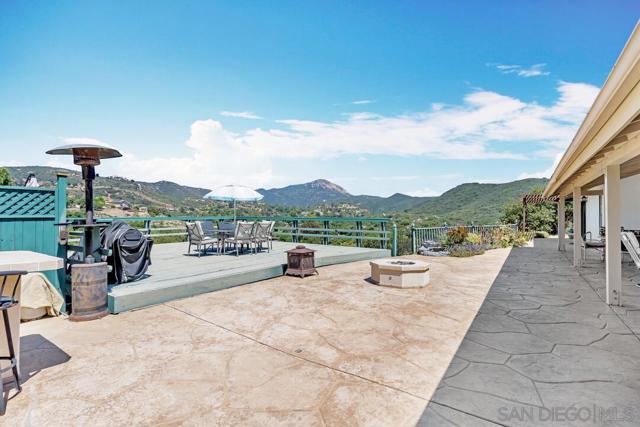 3176 Via Viejas, Alpine CA: https://media.crmls.org/mediaz/880b078f-9f16-47c8-afe5-daac3a04fe4d.jpg