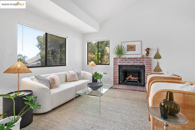46 Birchwood Dr, Novato CA: https://media.crmls.org/mediaz/880b3c8f-1919-4937-9b60-5dc5b3e1d1dc.jpg