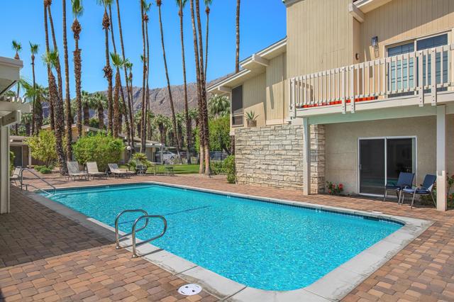 290 S San Jacinto Drive, Palm Springs CA: https://media.crmls.org/mediaz/880beb9e-06ca-4f05-ac79-e5138e392096.jpg