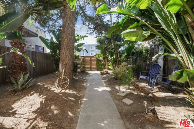 732 Washington Boulevard, Marina del Rey CA: https://media.crmls.org/mediaz/880c70ef-d7d8-4da1-a6c2-6d9a2376f3a4.jpg