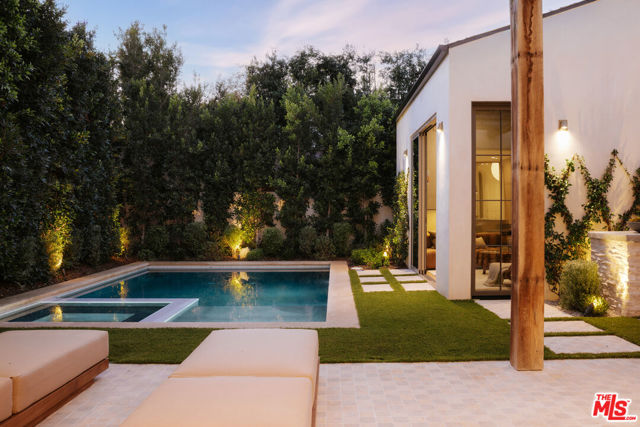 4209 Vantage Avenue, Studio City CA: https://media.crmls.org/mediaz/880cb2aa-c137-4954-93a6-a9e270046885.jpg