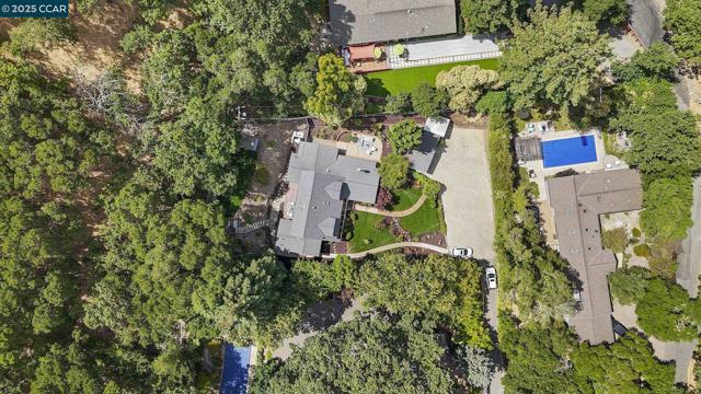 3475 Springhill Rd, Lafayette CA: https://media.crmls.org/mediaz/880ccf57-f7d3-4520-b4e9-776f33d4c1f0.jpg