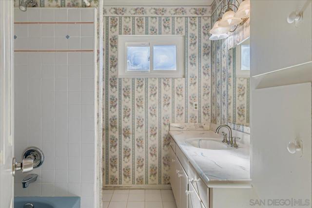 3245 Valley Street, Carlsbad CA: https://media.crmls.org/mediaz/880cdcb6-c272-49e6-add2-e6f732c38c09.jpg