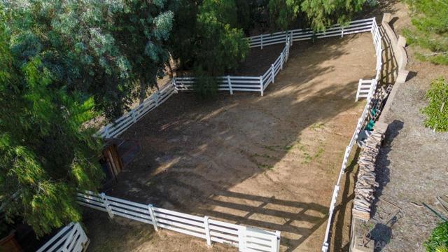 1195 Via Encinos, Fallbrook CA: https://media.crmls.org/mediaz/880d8109-d994-4720-bbe3-09154da25f2f.jpg