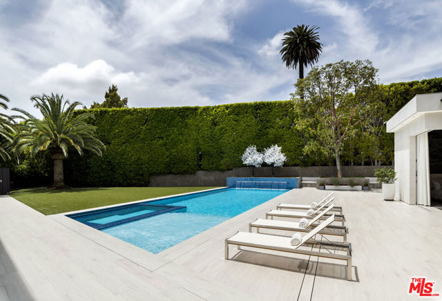 901 Oxford Way, Beverly Hills CA: https://media.crmls.org/mediaz/880da557-6ce7-43cb-b2d5-b7e2f0c909c3.jpg