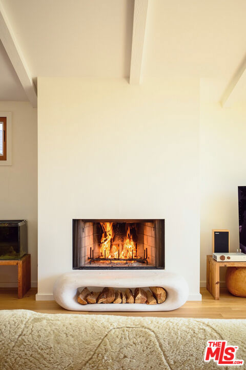 29500 Heathercliff Road, Malibu CA: https://media.crmls.org/mediaz/880daf68-35cc-4b08-82b3-893f3cb53509.jpg