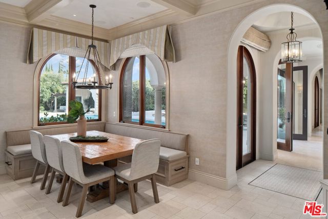 6882 Arizona Avenue, Los Angeles CA: https://media.crmls.org/mediaz/880dca38-9605-48f5-b0fc-9bdd170cad9e.jpg