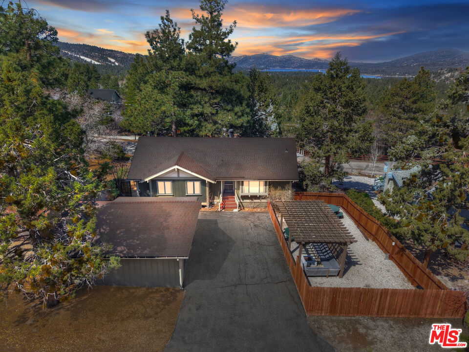 779 Villa Grove Avenue