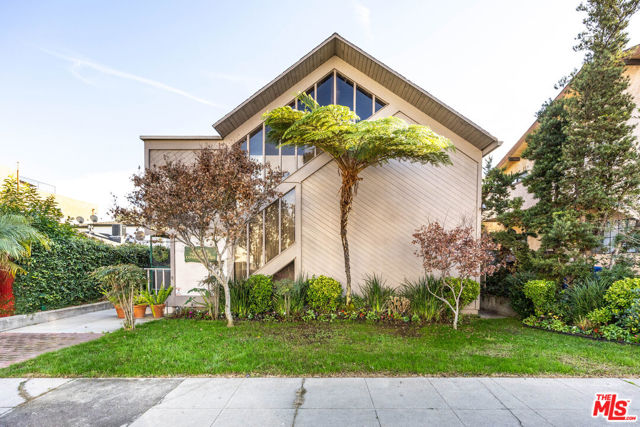 10396 Almayo Avenue, Los Angeles CA: https://media.crmls.org/mediaz/880e08cc-0cb7-431b-bd22-b946ba1a7734.jpg