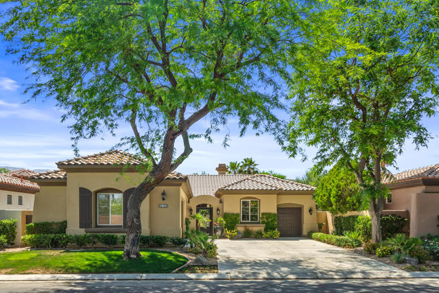 56925 Mountain, La Quinta CA: https://media.crmls.org/mediaz/880e11d3-354e-49c3-9313-a71c7e672586.jpg