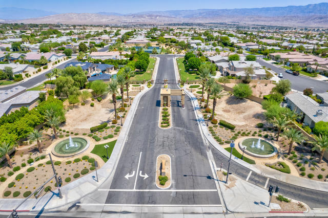 7 Chopin Court, Rancho Mirage CA: https://media.crmls.org/mediaz/880e773e-cd47-41ed-9a07-0333171251db.jpg