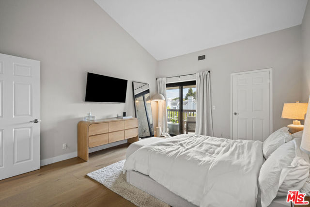 8601 Falmouth Avenue, Playa del Rey CA: https://media.crmls.org/mediaz/880e94a1-0df3-4ba9-a303-cbba2a283c3a.jpg