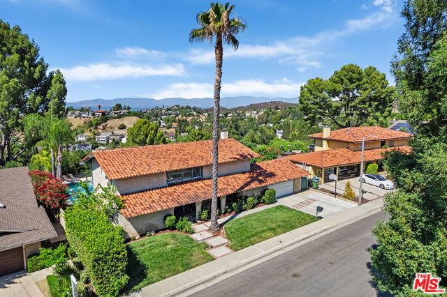 21727 Ulmus Drive, Woodland Hills CA: https://media.crmls.org/mediaz/880edcba-6cda-48c0-8899-5c0ed588ae85.jpg