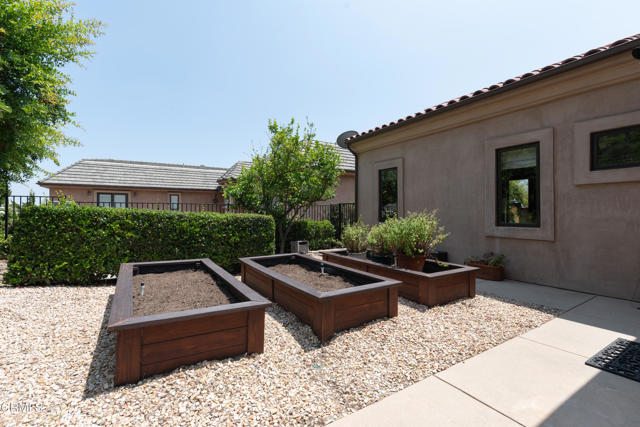 2330 Crystal Lane, Pasadena CA: https://media.crmls.org/mediaz/880ef7d4-02b5-447a-ad5a-19732a932390.jpg