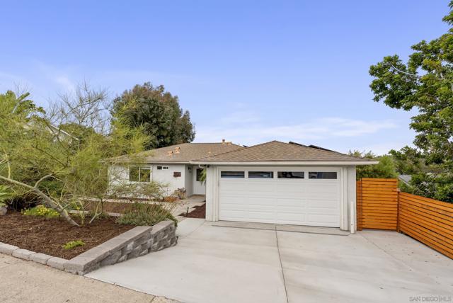 310 Bluff Wy, Oceanside CA: https://media.crmls.org/mediaz/880f1dac-fab3-454b-b2ad-a0233526f5c7.jpg