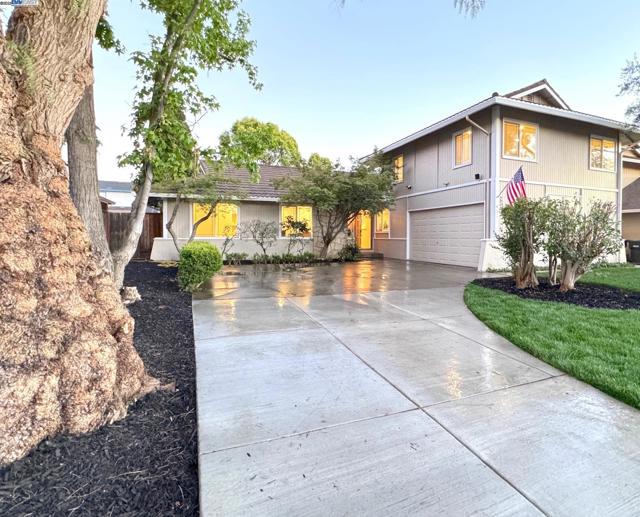 651 Brookfield Dr, Livermore CA: https://media.crmls.org/mediaz/880f53a2-0b9b-4e56-bf6a-8c359922d3e2.jpg