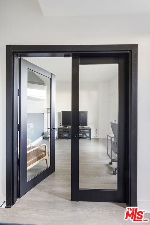 1417 N Lincoln Lane, Los Angeles CA: https://media.crmls.org/mediaz/880f77c0-a0fc-44ec-8fd8-77550a34c801.jpg